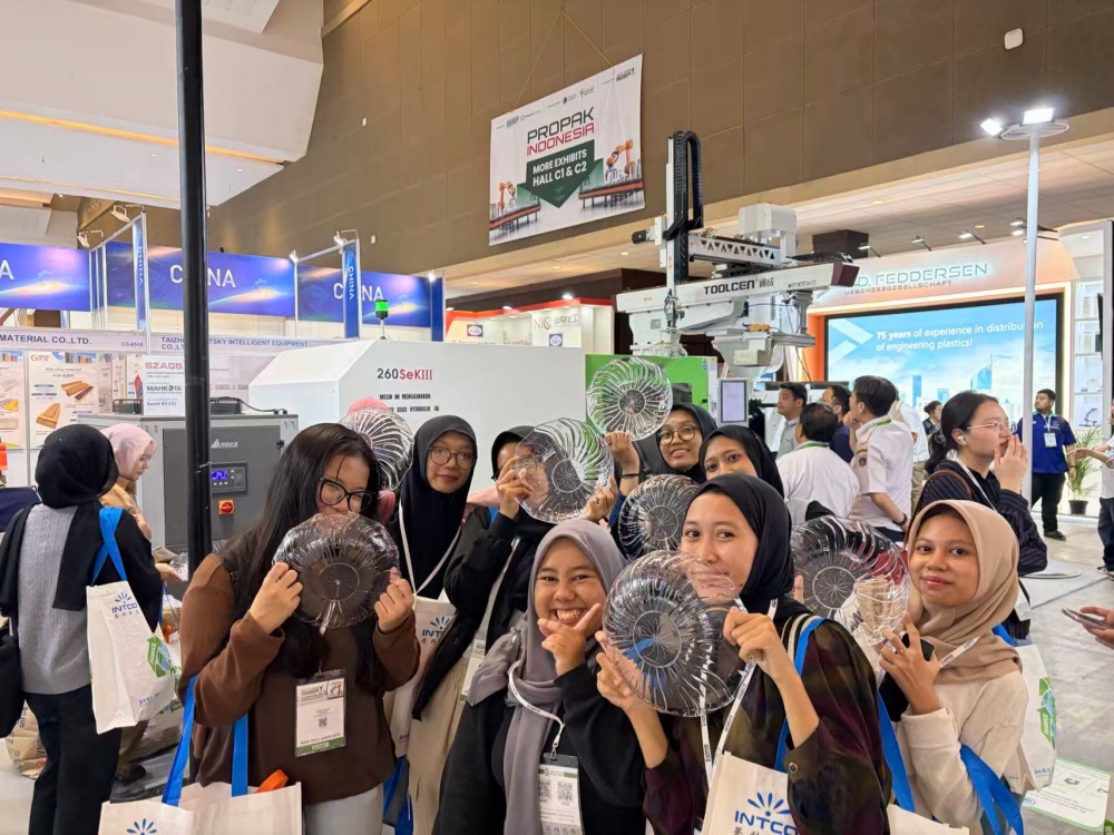 印尼橡塑盛會，華大機(jī)械以SeKIII系列共拓東南亞智造新局